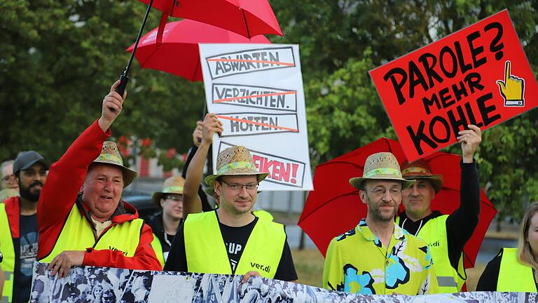 Seit über zehn Monaten dauert der Tarifkonflikt zwischen der Gewerkschaft Verdi und den Arbeitgebern im Außen- und Großhandel. Immer wieder wurde gestreikt, wie hier im Juni 2023 im Kaufland-Lager in Donnersdorf. Auch aktuell hatte die Gewerkschaft dort vergangene Woche zu Streiks aufgerufen, ebenso im Edeka-Zentrallager in Gochsheim.