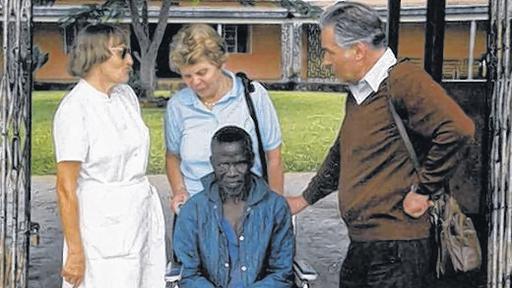 1990 in Buluba (Uganda): Irene Kober (Mitte) und Ehemann Hermann.