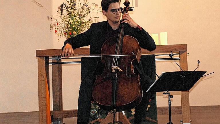 Eine spannende Auswahl an Musikstücken von klassisch bis modern für Violoncello hatte der Cellist Christoph Heinlein unter dem Themenbogen &bdquo;Freiheit&ldquo; für sein Solo-Konzert in der Kirche St. Johannis in Karlstadt ausgewählt.