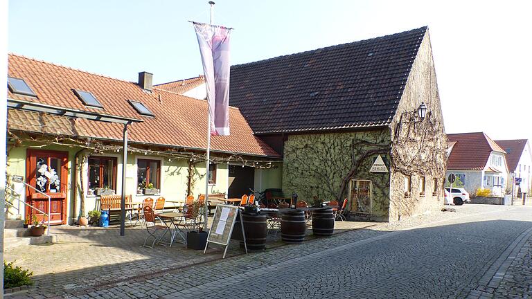 Vorher: So hat es vor dem Restaurant Schoppenhäusle in der Volkacher Weinstraße noch im April 2020 ausgesehen (Archivbild).&nbsp;