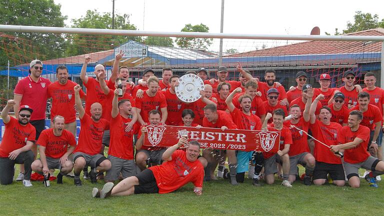 Groß war der Jubel am Sonntagnachmittag beim TSV Mainbernheim, der als Meister der A-Klasse 3 in die Kreisklasse aufsteigt.