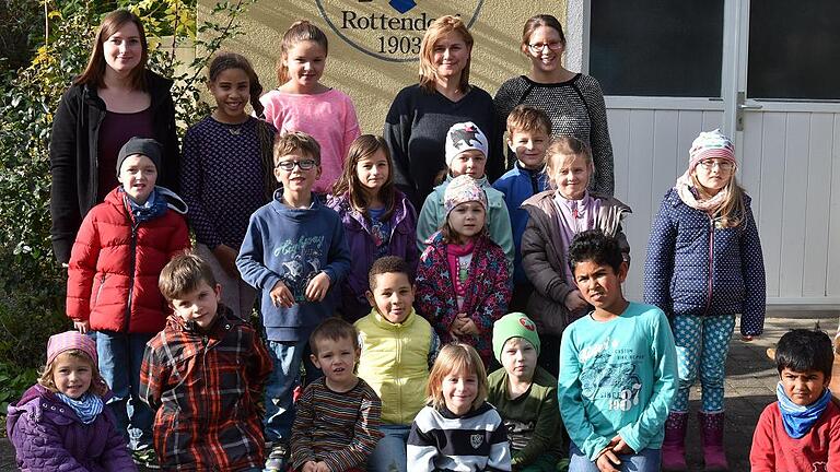 Ein Teil der neu gegründeten Jugendgruppe des Obst- und Gartenbauvereins mit Tamara Och (hinten links).