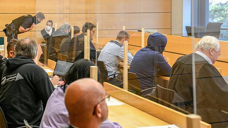 Ein Bild aus dem Gericht am ersten Verhandlungstag des Berufungsverfahrens: Im Eisenheim-Prozess um den Unfalltod einer Fußgängerin geht es nicht länger um Mord und Anstiftung dazu.