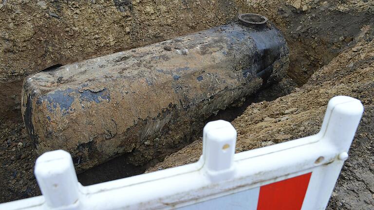 Dieser Tank liegt vermutlich seit nahezu 60 Jahren unweit der Schwarzen Pfütze im Untergrund.