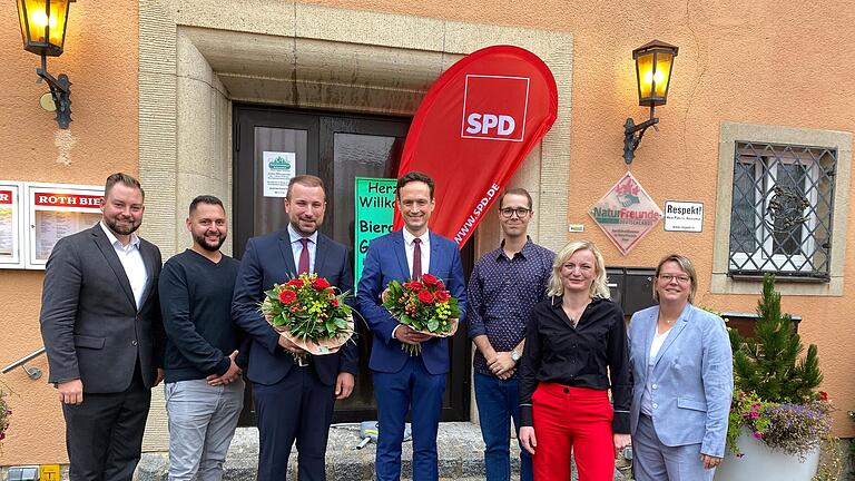 Die SPD nominierte ihre Kandidaten für die Landtags- und Bezirkstagswahl 2023. Auf dem Bild (v.l.) Bundestagsabgeordneter Markus Hümpfer, Tanyel Tas (Listenkandidat Landtag), Stefan Rottmann (Direktkandidat Landtag), Florian Töpper (Direktkandidat Bezirkstag), Michael Umhöfer (Listenkandidat Bezirkstag) sowie Marietta Eder (Vorsitzende SPD Schweinfurt Stadt) und Martina Braum (Vorsitzende SPD Schweinfurt Land).