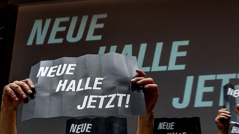 'Neue Halle jetzt!' Die Fans der Würzburg Baskets sendeten am Sonntag ein eindeutiges Zeichen für den Bau einer Multifunktionsarena.