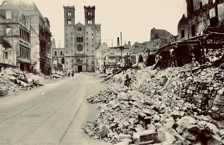 Die Domstraße im Herbst 1945, fotografiert von einem amerikanischen Soldaten.