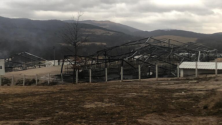 Reste des kurz vor Weihnachten geräumten und in Brand gesteckten Lagers Lipa bei Bihac.