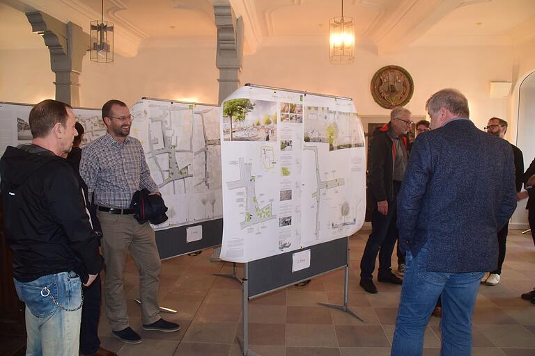 In der Verkündhalle im Rathaus konnten die verschiedenen Entwürfe angeschaut werden.