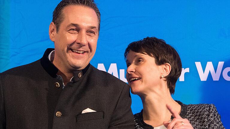 Schon zu Zeiten von Frauke Petry als AfD-Chefin wurden enge Kontakte zur FPÖ – hier der nun zurückgetretene Parteichef Heinz-Christian Strache – gepflegt. Das Foto entstand 2017.