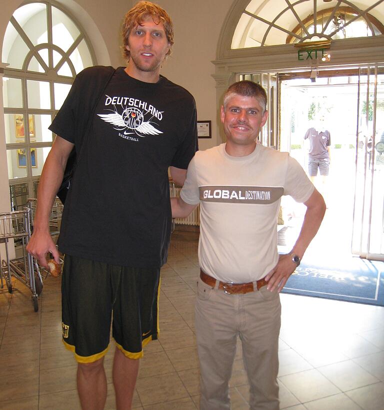 Basketball-Legende Dirk Nowitzki hat Albeck schon mehrmals getroffen. Basketball-Legende Dirk Nowitzki hat Albeck schon mehrmals getroffen.