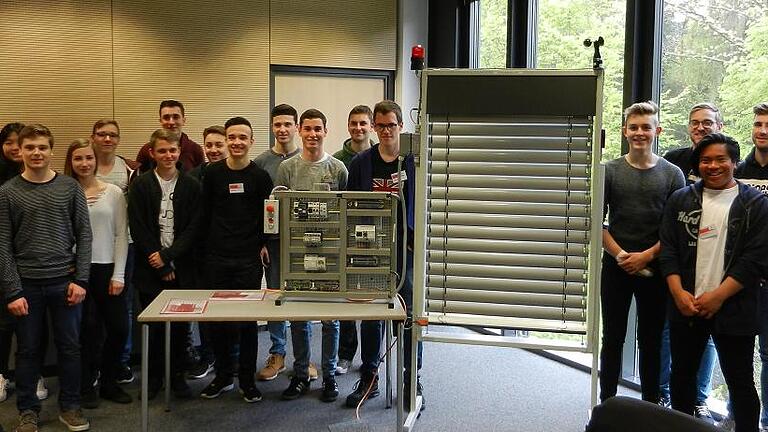 Die Projektwoche des P-Seminars &bdquo;Bauphysik live&ldquo; des Franz-Ludwig-von-Erthal-Gymnasiums fand beim Kooperationspartner Warema in Marktheidenfeld statt
