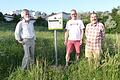 Von links: Burkhard Biel, Martin Imhof und Walter Feineis vom Bund Naturschutz bei einer Ortsbegehung am geplanten Parkplatz Ecke Waldstraße/Bayernstraße.