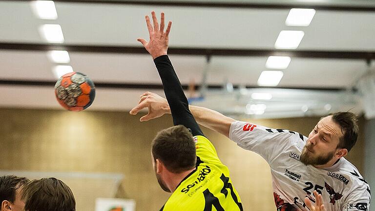 Voller Entschlossenheit und mit viel Wurfkraft: Vilim Leskovec (rechts) war nicht zu stoppen und steuerte acht Tore zum 30:22-Sieg des HSC Bad Neustadt gegen die HSG Biebergau-Modau bei. Voller Entschlossenheit und mit viel Wurfkraft: Vilim Leskovec (rechts) war nicht zu stoppen und steuerte acht Tore zum 30:22-Sieg des HSC Bad Neustadt gegen die HSG Biebergau-Modau bei.