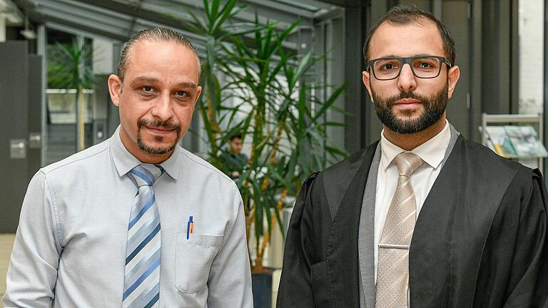 Chia Rabiei (links) und sein Anwalt Roj Khalaf vor Beginn der mündlichen Verhandlung am Verwaltungsgericht in Würzburg an diesem Montag.