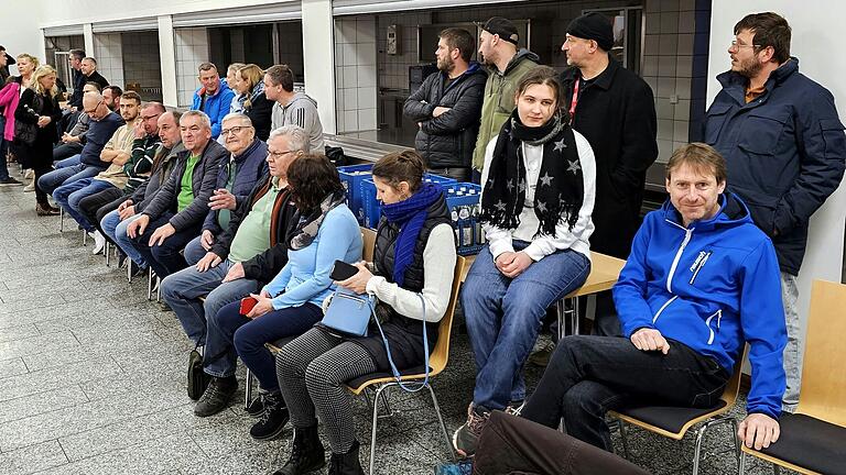 Viele Besucherinnen und Besucher hatte die Stadtratssitzung am Donnerstag, als es um die Abstimmung über Windräder im Bürgerwald ging.