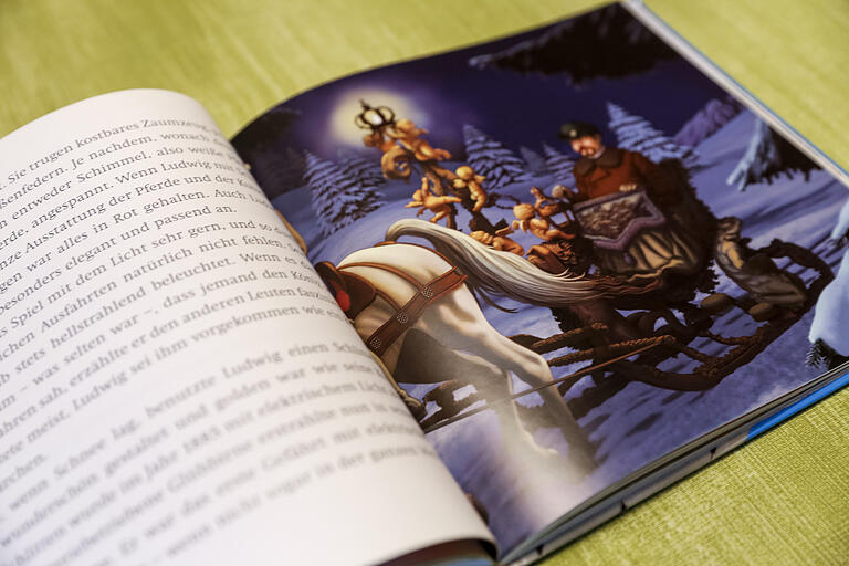 Lieber Bücher anschauen als kleine Kinder mit dem Handy spielen lassen, rät der Kinderarzt. Lieber Bücher anschauen als kleine Kinder mit dem Handy spielen lassen, rät der Kinderarzt.