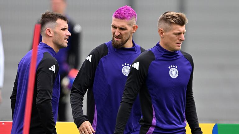 Euro 2024: Training Nationalmannschaft - Robert Andrich hat sich die Haare pink gefärbt. Euro 2024: Training Nationalmannschaft - Robert Andrich hat sich die Haare pink gefärbt.