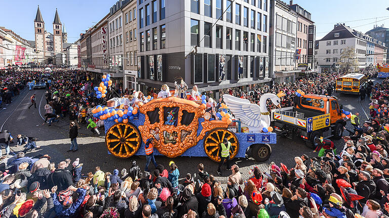 10 Faschingsumzüge in Unterfranken       -  Der Würzburger Faschingszug gilt als der größte seiner Art im süddeutschen Raum.