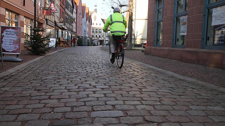 Das ungeliebte Pflaster der Obertorstraße bleibt Gemünden vermutlich noch länger erhalten.