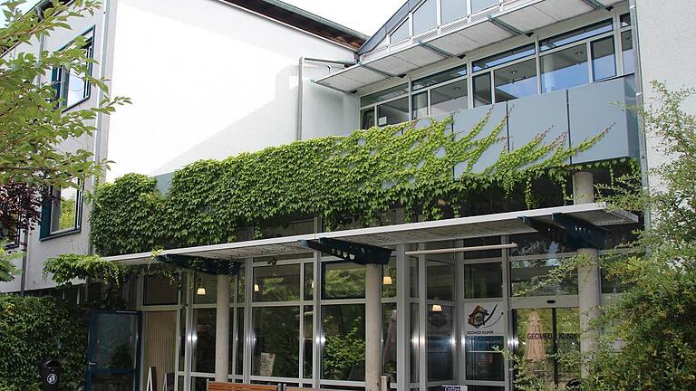 Rettet eine Fusion von Geomed-Klinik (im Bild) und Leopoldina den Krankenhausstandort Gerolzhofen?issen, denn er gehöre dem Verwaltungsrat an, sagt der Landrat.