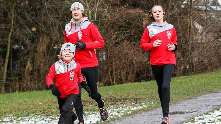 Mit sichtlichem Spaß waren nicht nur David Brand, Lis Demel und (vorne) Levi Brand dabei. Die drei machten beim Lauf nach Kairo der Abteilung Handball des TV Gerolzhofen mit.