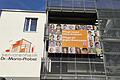 Das Seniorenheim Dr.-Maria-Probst in Hammelburg       -  Die Carl von Heß Sozialstiftung setzt mit großen Plakaten an ihren Häusern im Landkreis ein Zeichen gegen Rassismus.