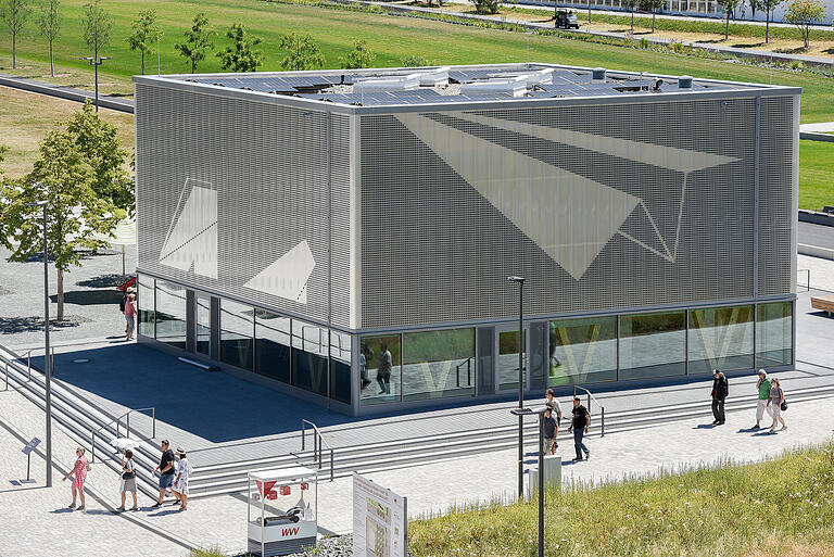 Ein Blickfang: Der Gründerzentrum-Würfel namens 'Cube', der auf dem LGS-Gelände eröffnet wurde. Ein Blickfang: Der Gründerzentrum-Würfel namens 'Cube', der auf dem LGS-Gelände eröffnet wurde. 