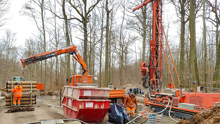 Westlich von Laudenbach wird das Grundwasser untersucht.