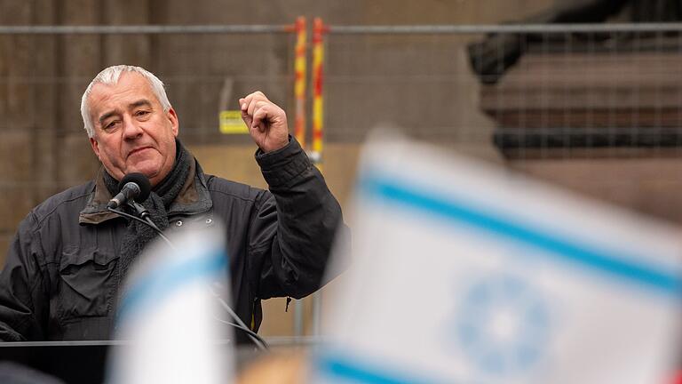 Ludwig Spaenle       -  Der Antisemitismusbeauftragte Spaenle will den Schutz von Juden als Staatstiel verankern. (Archivbild)