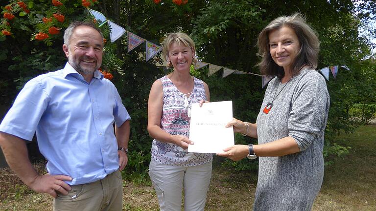 Zum Dienstjubiläum gratulieren Mechthild Hellmuth (Mitte) Claudia Vollmar und Alois Klüpfel