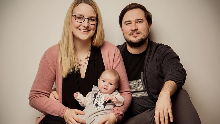 Ein glückliches Familientrio:&nbsp; Anna und Stefan Mellenthin mit Tochter Nele Fabienne.&nbsp;