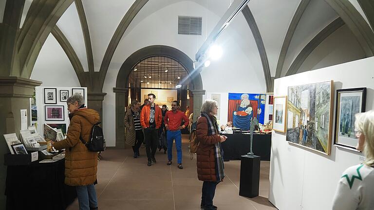 Von wegen trüber November: Ein Lichtstrahl der Kunst leuchtet derzeit im Alten Rathaus Schweinfurt.