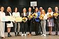 Ein Jahr lang arbeiteten die Bildungsbüros der Stadt und des Landkreises Würzburg an der Grundlage für die Weiterentwicklung regionaler Bildungsmöglichkeiten. Nun wurde die Region dafür mit den Gütesiegeln des Freistaats ausgezeichnet. Im Bild (von links) Bürgermeisterin Judith Roth-Jörg, Staatsministerin Anna Stolz, Andrea Rothenbucher. Außerdem vom Bildungsbüro der Stadt Würzburg (von links): Nadine Bernard, Alexandra Maßmann und Dominika Simonetti. Daneben Landrat Thomas Eberth und aus dem Landratsamt Sinika Liebert (Dritte von rechts), Daniela Reinhardt (Zweite von rechts), und Sebastian Restetzki vom Stabsstellenfachbereich Bildung, Sport, Kultur und Ehrenamt.