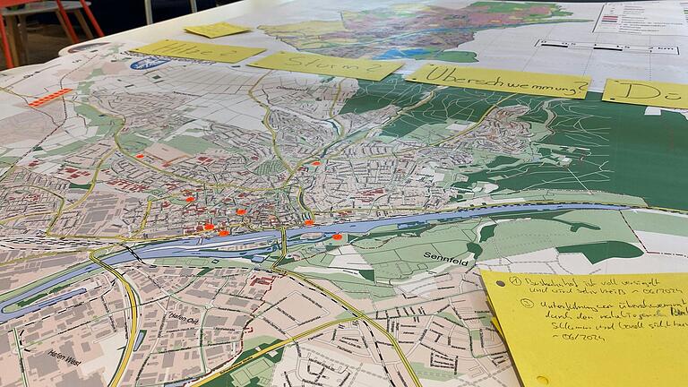 Hier noch analog - jetzt auch digital: Auf einer interaktiven Karte können Bürgerinnen und Bürger Orte in Schweinfurt markieren, die besonders von Extremwetterereignissen betroffen sind. Hier noch analog - jetzt auch digital: Auf einer interaktiven Karte können Bürgerinnen und Bürger Orte in Schweinfurt markieren, die besonders von Extremwetterereignissen betroffen sind.