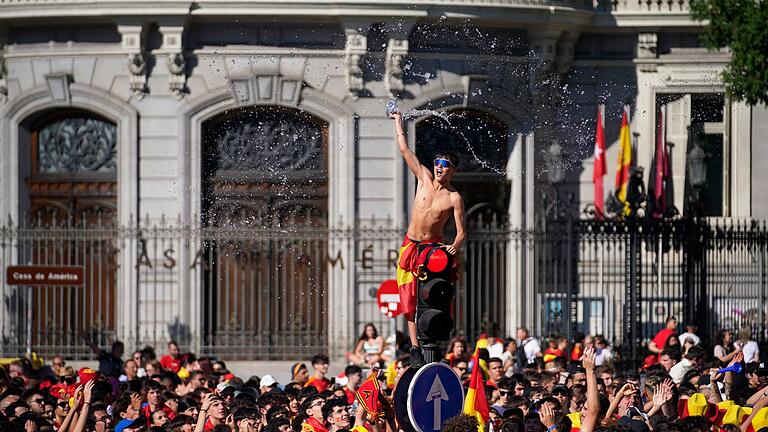 Euro 2024: Spanien       -  Zehntausende Fans feierten die spanische Nationalelf, die zum vierten Mal die Europameisterschaft gewonnen hatte.