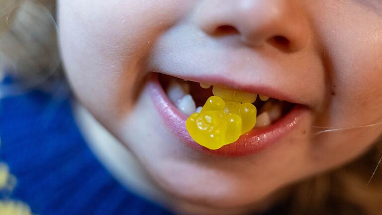 Bundesamt: Häufiger Cannabinoide in Süßigkeiten       -  Gummidrops, Kaugummis oder Kekse: Behörden fallen häufiger Produkte mit Cannabinoiden auf. (Archivbild)