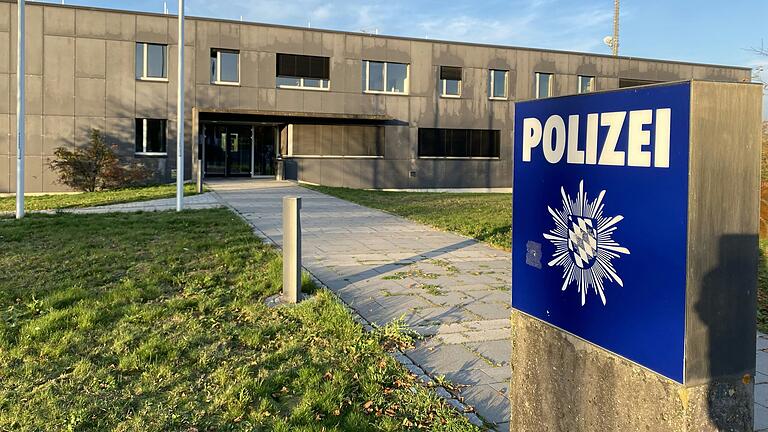 Die Verkehrspolizeiinspektion Schweinfurt-Werneck hat ihren Standort im Gewerbegebiet Werneck an der A70. Von dort aus werden rund 150 Kilometer Autobahn auf der A70, A71 und A7 betreut. Die Verkehrspolizeiinspektion Schweinfurt-Werneck hat ihren Standort im Gewerbegebiet Werneck an der A70. Von dort aus werden rund 150 Kilometer Autobahn auf der A70, A71 und A7 betreut.