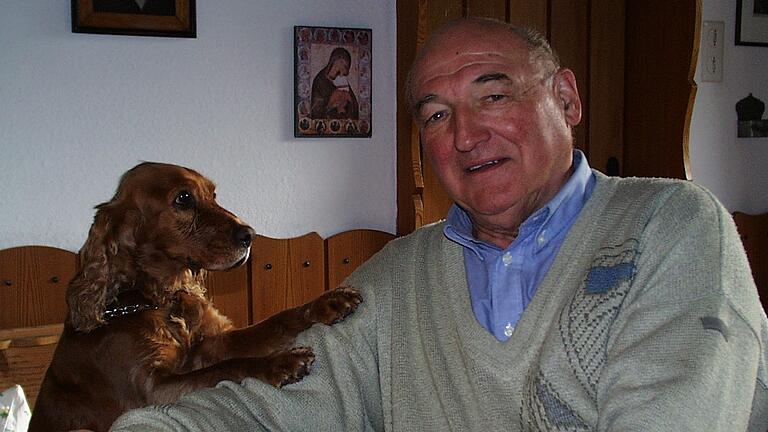 Der langjährige Oberbürgermeister Rudolf Schardt wurde 1991 nach seinem Ausscheiden aus dem Amt zum Ehrenbürger erhoben. Der langjährige Oberbürgermeister Rudolf Schardt wurde 1991 nach seinem Ausscheiden aus dem Amt zum Ehrenbürger erhoben.