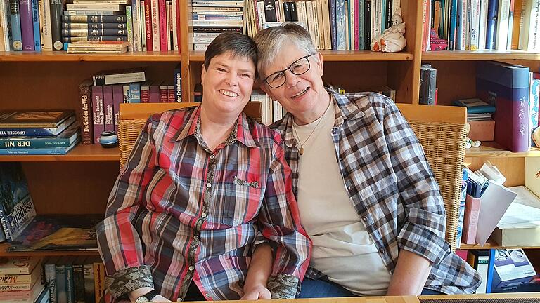 Sigrid Kohm (rechts) und Gabriele Richter aus Veitshöchheim sind seit 33 Jahren ein Paar. Sigrid Kohm (rechts) und Gabriele Richter aus Veitshöchheim sind seit 33 Jahren ein Paar. 