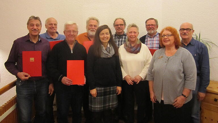 Der Vorstand des SPD Ortsvereins Margetshöchheim mit einem Teil der Geehrten.