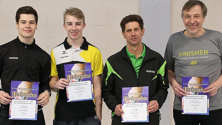 Die ersten vier in der Klasse Herren D: (von links) 1. Markus Wolff (FC Thüngen), 3. Justin Michael Funk (TSV Himmelstadt), 4. Detlev Jäger (FC Thüngen), 2. Werner Reichel (ESV Gemünden).