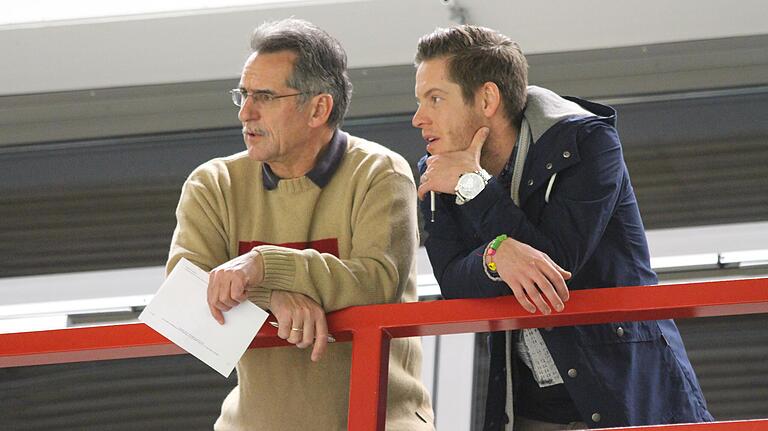 Hallenfußball-Füchse: FTS-Trainer Adrian Gahn (rechts) und sein 'Lehrmeister' Ernst Gehling, Abteilungsleiter beim Schweinfurter Landesligisten.