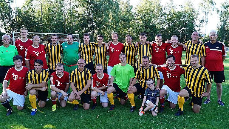 Der Bayern Fan-Club und die &bdquo;Bie-Bar&rdquo; bestritten das Endspiel beim Ortspokalturnier in Birkenfeld, das die &bdquo;Bie-Bar&rdquo; mit 3:1 für sich entschied.