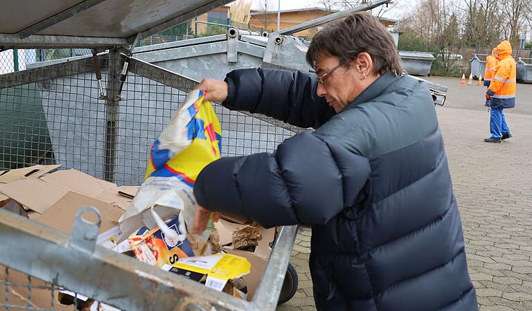 Trotz Blauer Tonne wird auch Altpapier im Wertstoffhof angeliefert.