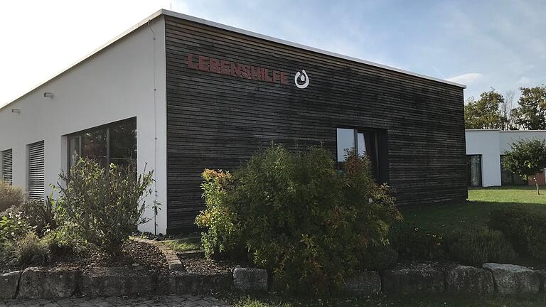 Ausbruch: 22 von insgesamt 25 Bewohnern der Lebenshilfe-Wohnstätte in Mellrichstadt haben sich mit Corona infiziert. Ausbruch: 22 von insgesamt 25 Bewohnern der Lebenshilfe-Wohnstätte in Mellrichstadt haben sich mit Corona infiziert.