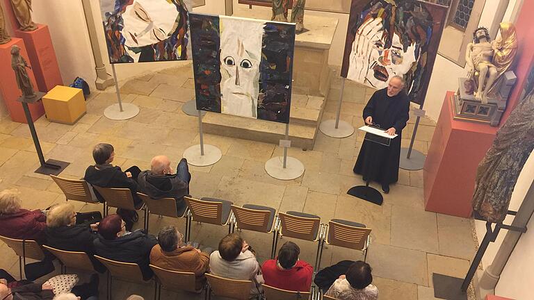 Die Psalmen und ihre bildhafte Sprache brachte Pater Meinrad Dufner dem Publikum am Freitagabend im Museum Johanniskapelle näher.