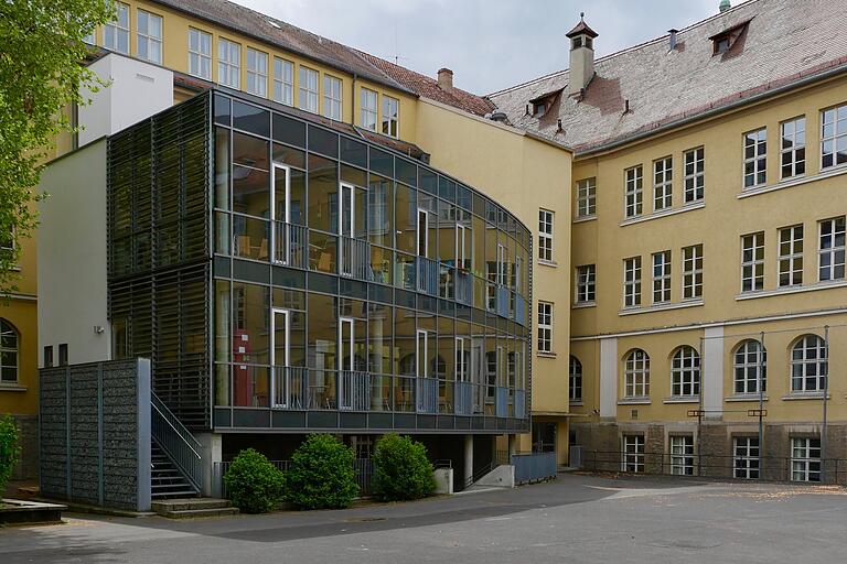 Das Röntgen-Gymnasium am Sanderring setzt bei den Wahlkursen einen sportlichen, naturwissenschaftlichen und künstlerischen Schwerpunkt.