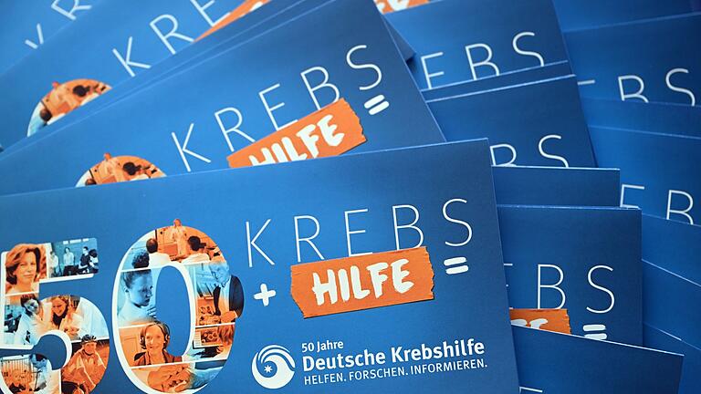 50 Jahre Deutsche Krebshilfe - Drei Millionen Broschüren mit Informationen über Krebsarten, Hilfen für Betroffene und Angehörige werden jedes Jahr gedruckt. 50 Jahre Deutsche Krebshilfe - Drei Millionen Broschüren mit Informationen über Krebsarten, Hilfen für Betroffene und Angehörige werden jedes Jahr gedruckt.