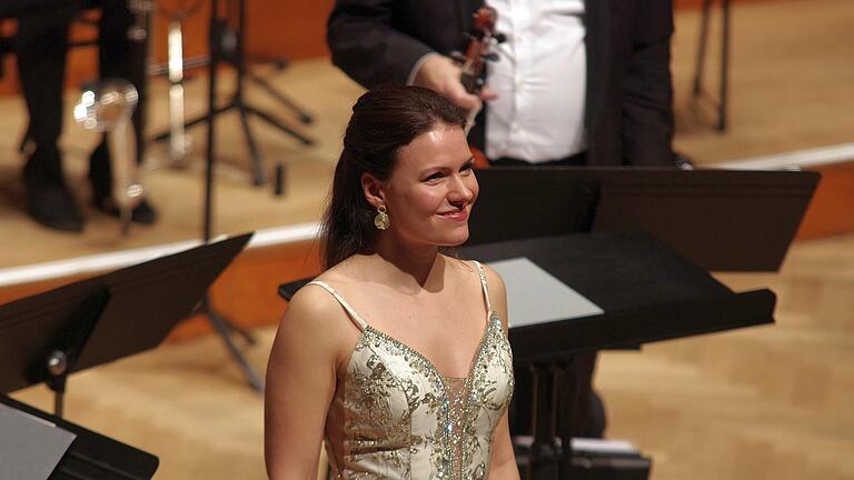 Sopranistin Katharina Ruckgaber im Max-Littmann-Saal von Bad Kissingen. - Sopranistin Katharina Ruckgaber im Max-Littmann-Saal von Bad Kissingen. Sopranistin Katharina Ruckgaber im Max-Littmann-Saal von Bad Kissingen. - Sopranistin Katharina Ruckgaber im Max-Littmann-Saal von Bad Kissingen.